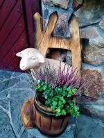 Owieczka z donicą-przed dom